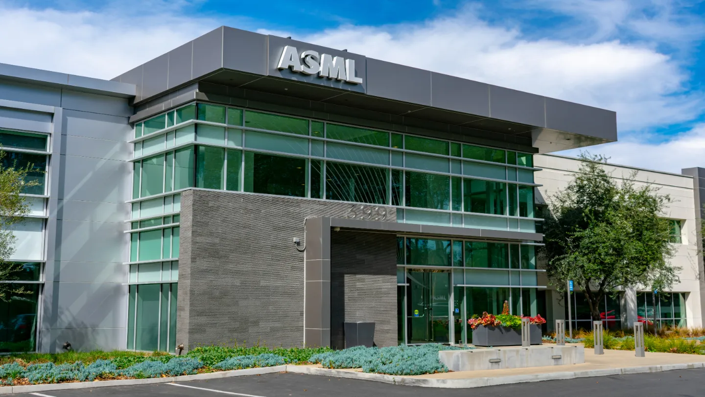 ASML exceeds Q4 expectations, projects up to €35bn in 2025 sales