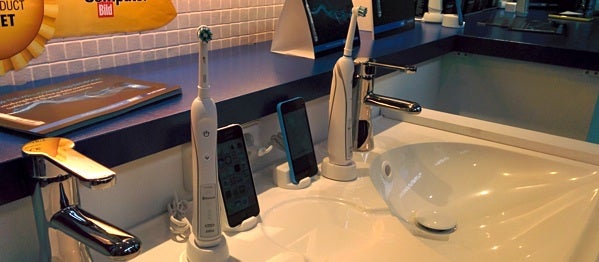 Smart toothbrush can give you brushing tips and analyse tooth hygiene