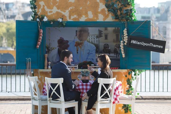 Three & Deliveroo serve up a virtual love lesson on Southbank