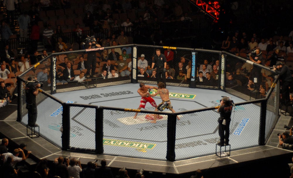 UFC grapples with virtual reality in Samsung tie-up