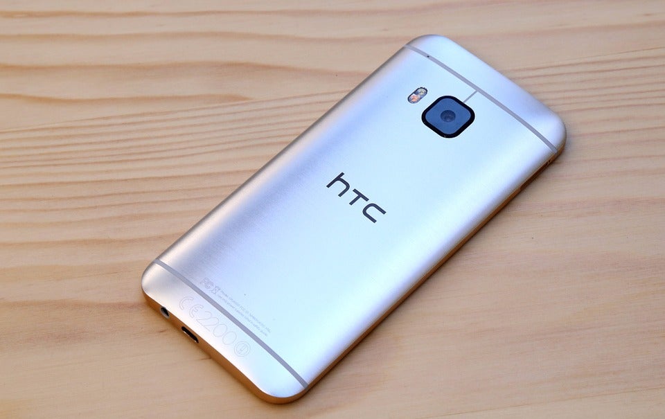 Google eyes smartphone glory in $1.1bn HTC division deal