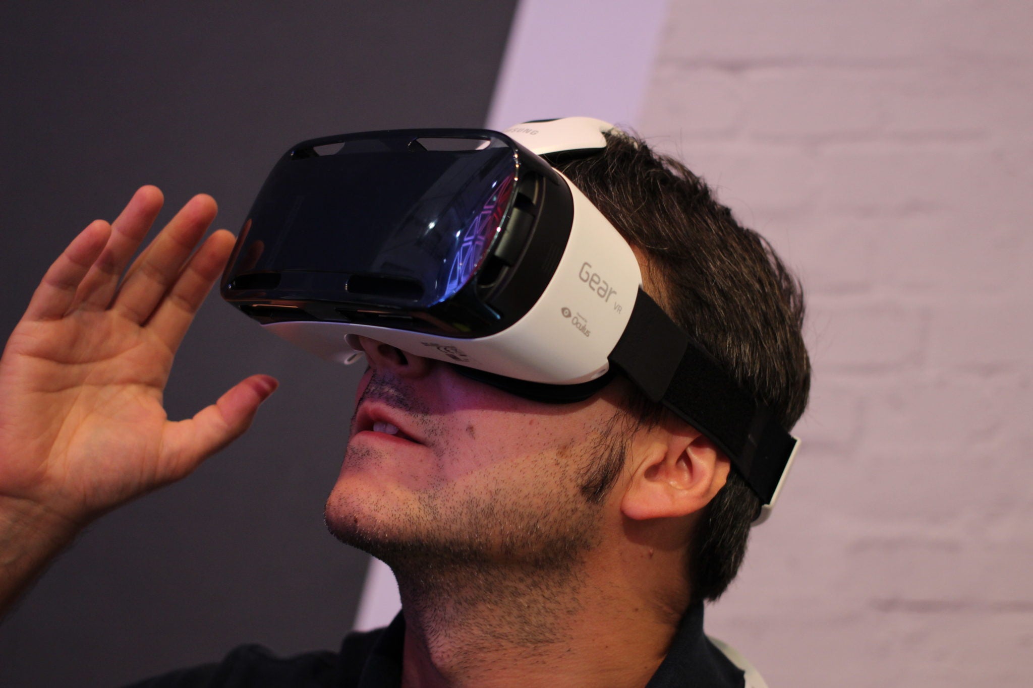VR & AR device sales forecast for bumper growth
