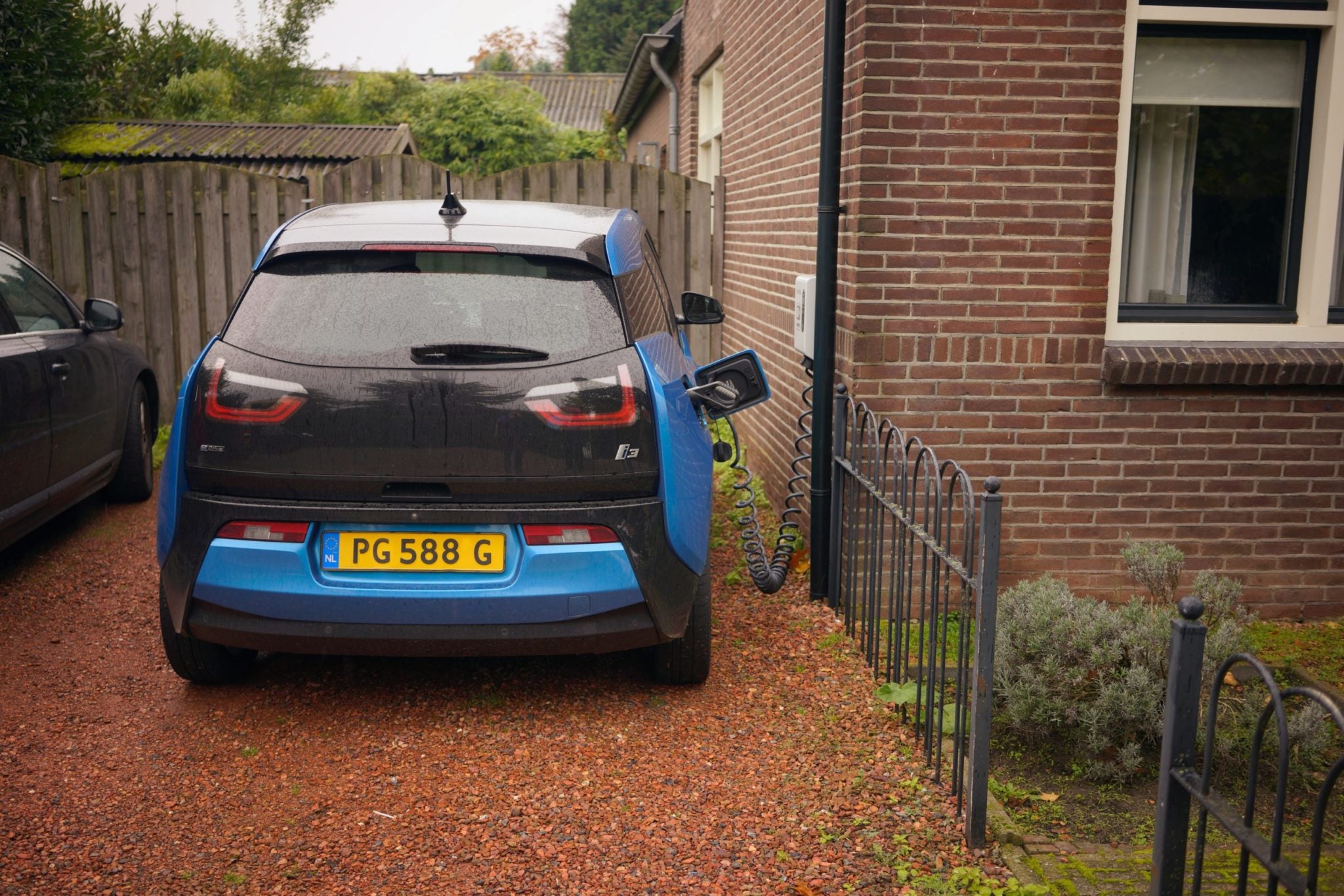 Gov't Raises Residential Electric Vehicle Chargepoint Funding, but Demand is Growing
