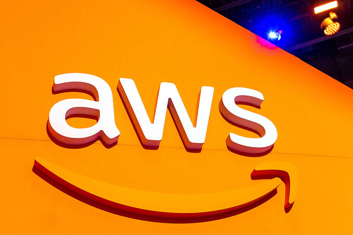 AWS heading for 50% public cloud market share