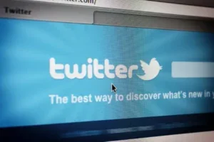 A photo of the social network Twitter appearing on screen.